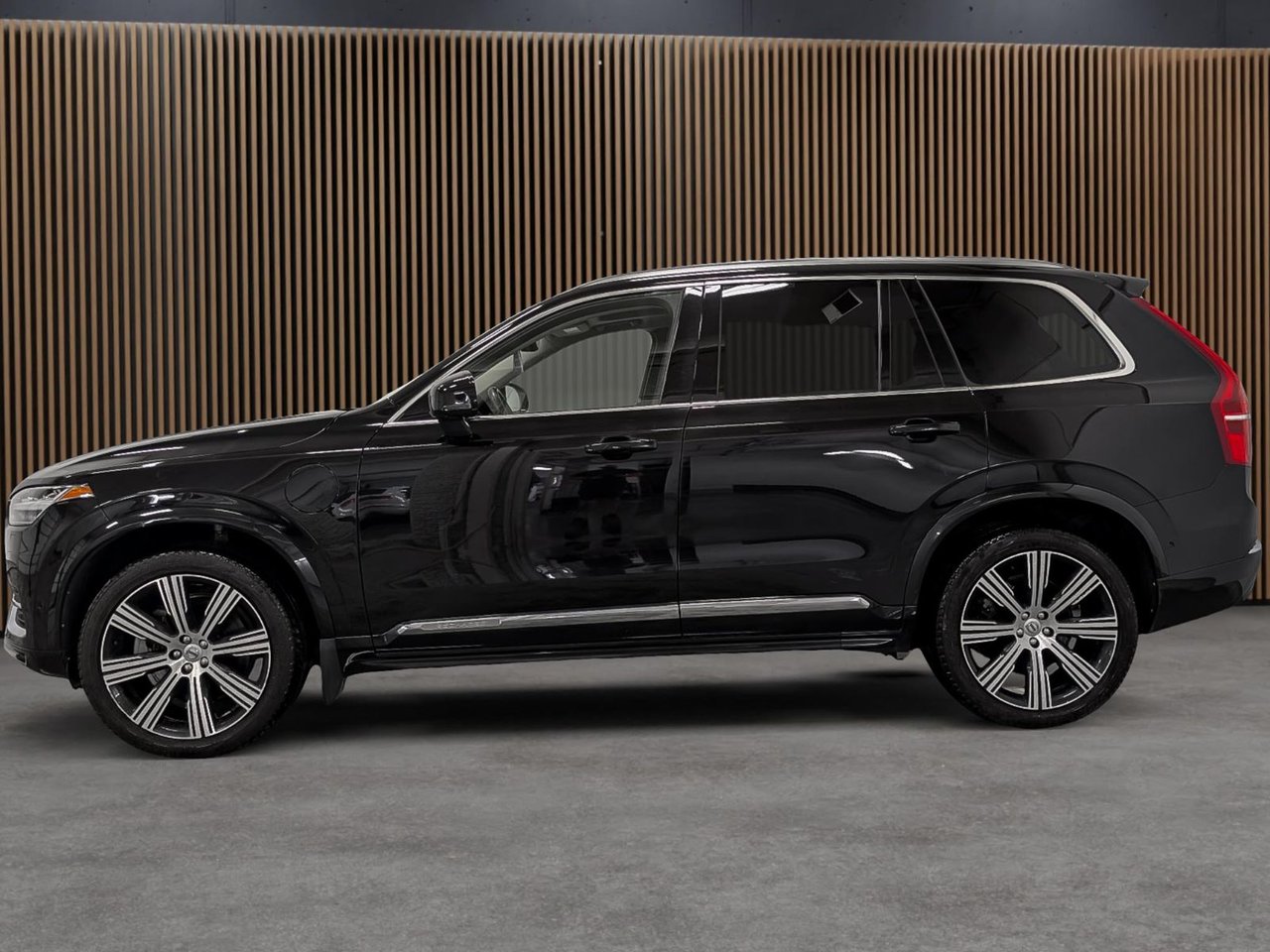 2024 Volvo XC90 Recharge T8 eAWD PHEV Ultimate Bright Theme 7-Seater-5