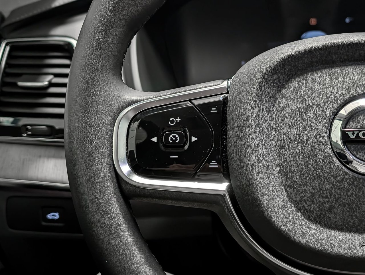 Volvo XC90 B6 AWD Ultimate Bright Theme 7-Seater 2024-19