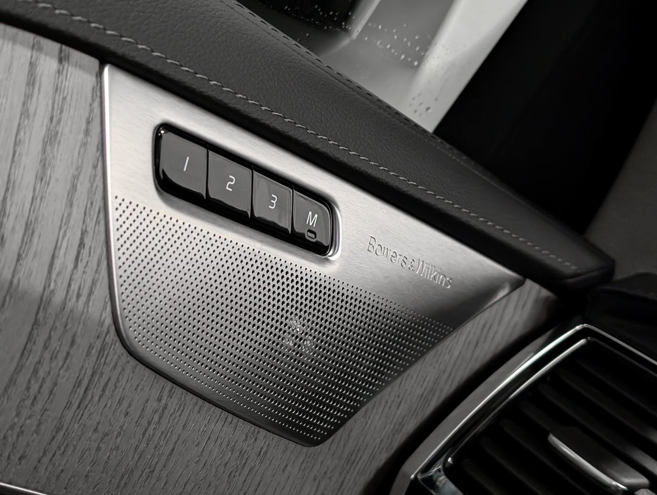 Volvo XC90 B6 AWD Ultimate Bright Theme 7-Seater 2024-21