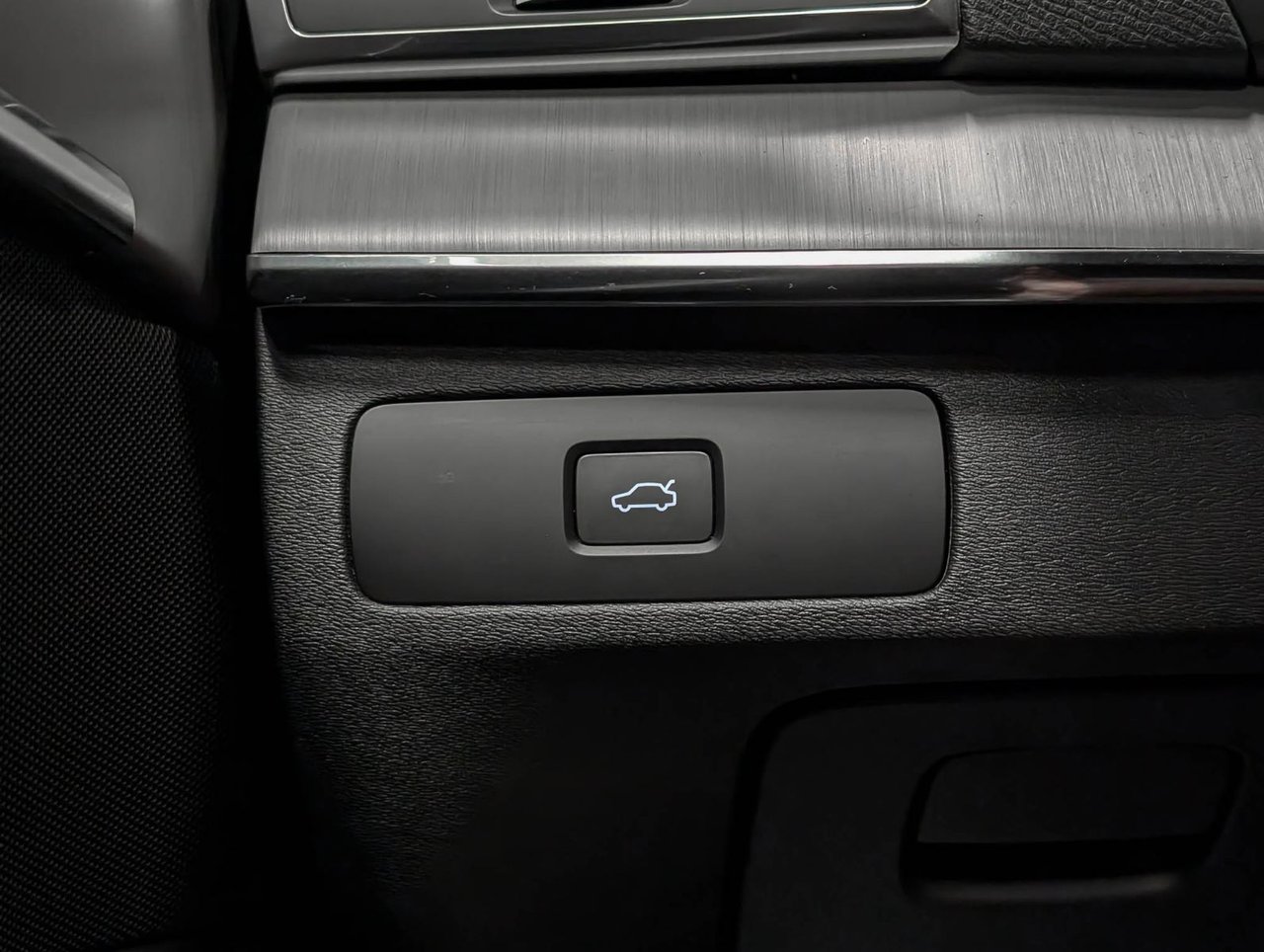 Volvo XC90 B6 AWD Core Bright Theme 7-Seater 2024-22