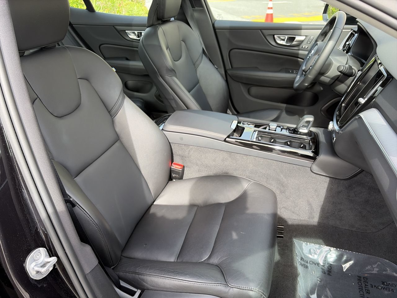 2024 Volvo S60 Recharge Core Dark Theme-31