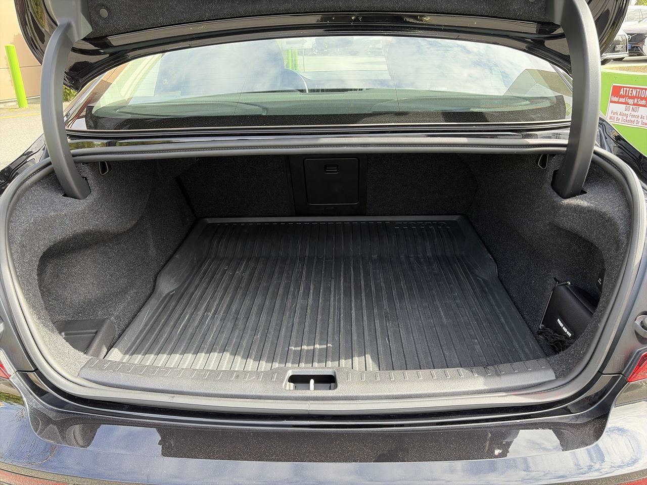 2024 Volvo S60 Recharge Core Dark Theme-30