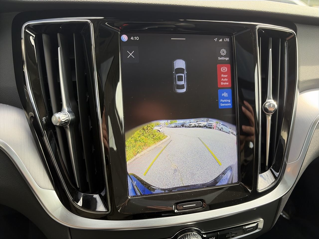 2024 Volvo S60 Recharge Core Dark Theme-24