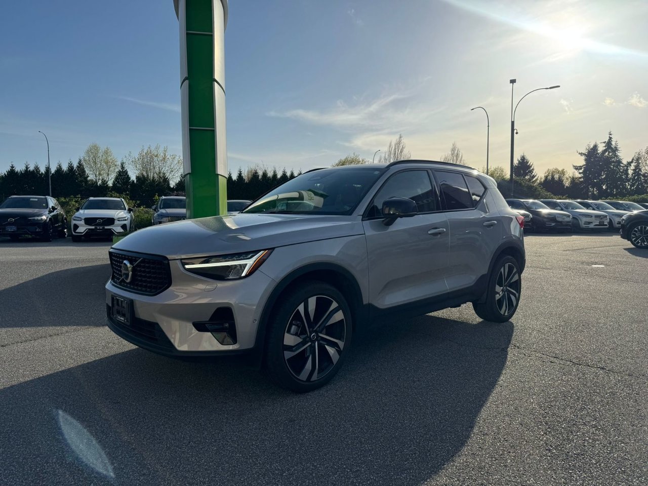 2023 Volvo XC40 B5 Plus Dark Theme AWD