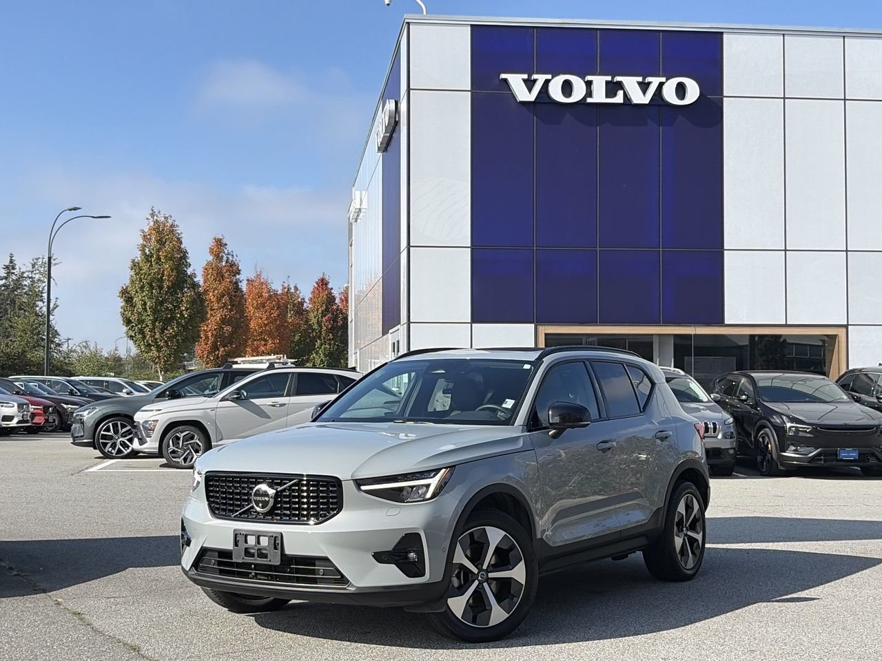 Gray (Vapour Grey Metallic) 2024 Volvo XC40 SUV / Crossover All-Wheel Drive Automatic