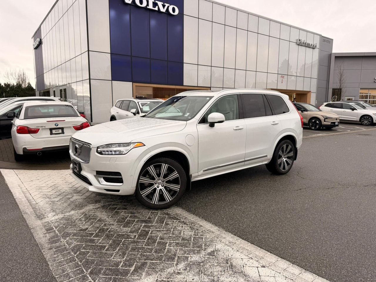 Volvo XC90 Recharge T8 Plus Bright Theme 7-Passenger eAWD
