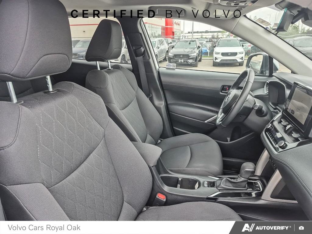 2023 Toyota Corolla Cross LE-21