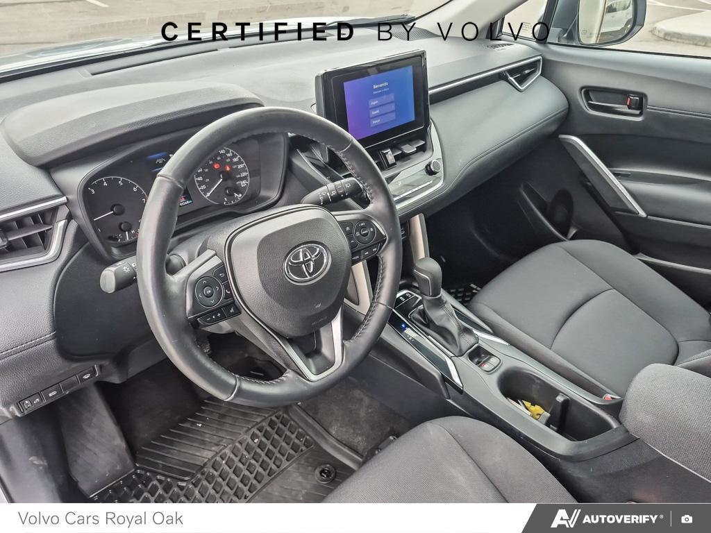 2023 Toyota Corolla Cross LE-12