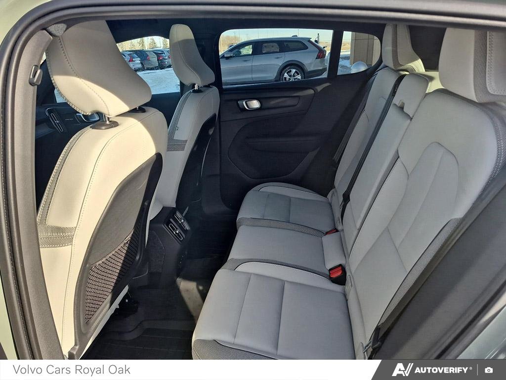 2025 Volvo EC40 Ultra-22