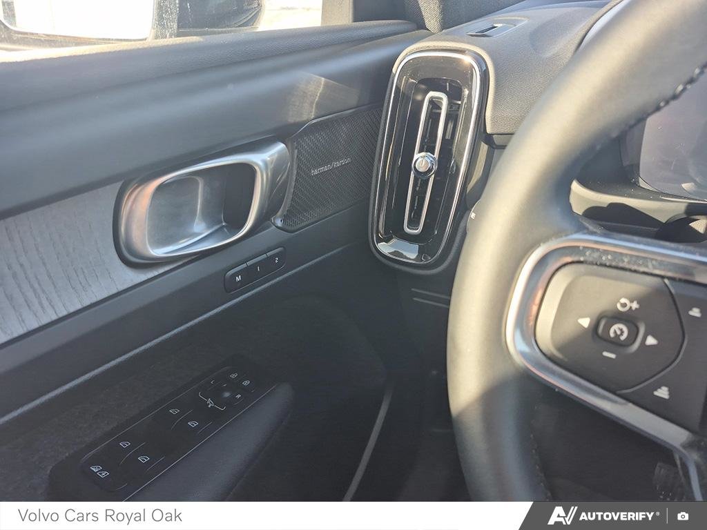 2025 Volvo EC40 Ultra-16