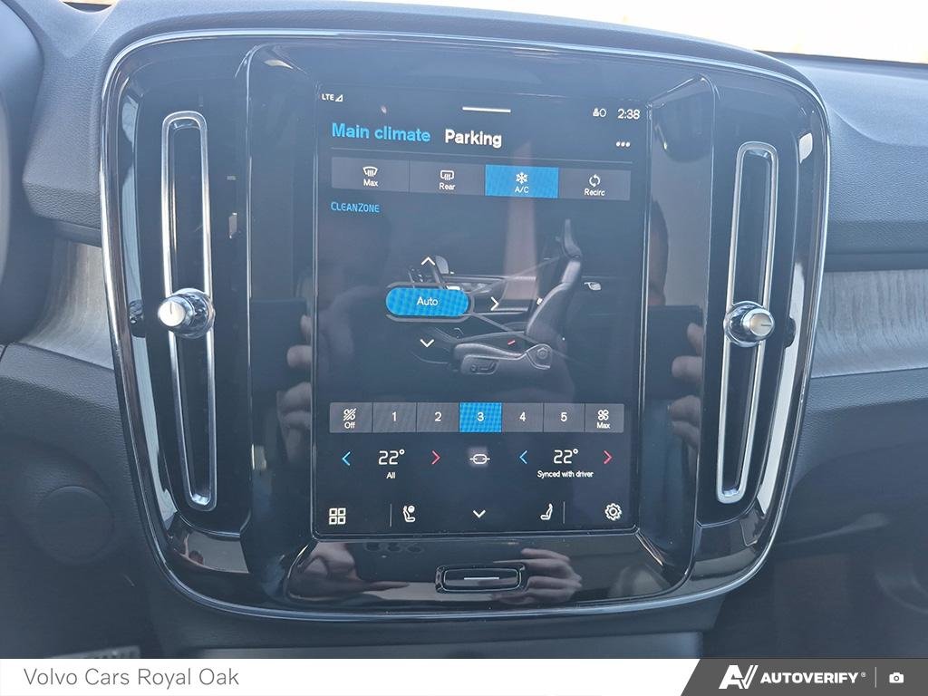 2025 Volvo EC40 Ultra-18