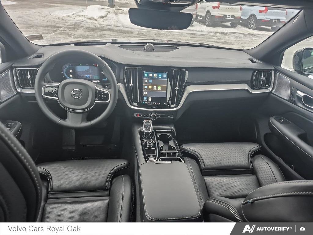 2025 Volvo S60 Plug-In Hybrid Ultra Black Edition-23