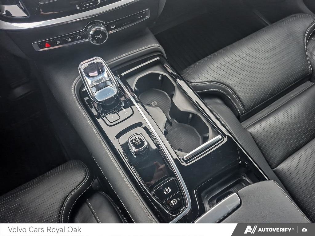 2025 Volvo S60 Plug-In Hybrid Ultra Black Edition-17