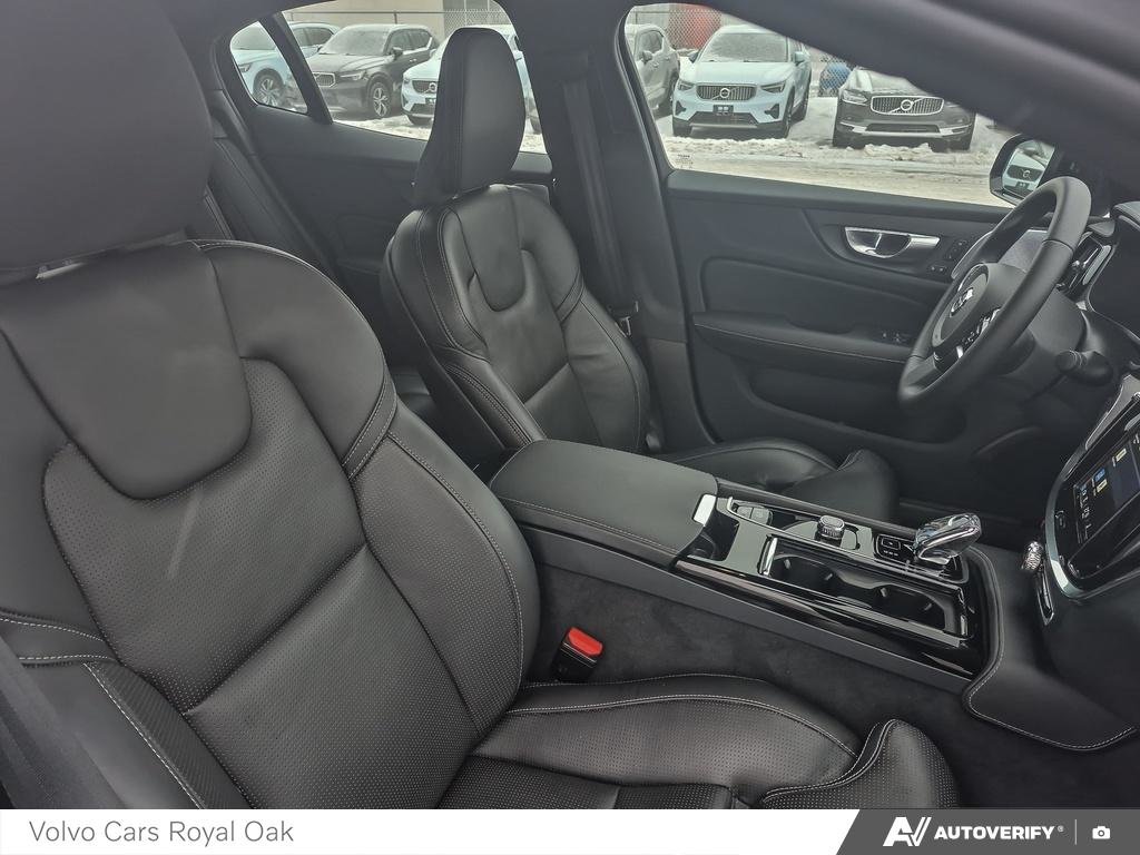 2025 Volvo S60 Plug-In Hybrid Ultra Black Edition-21