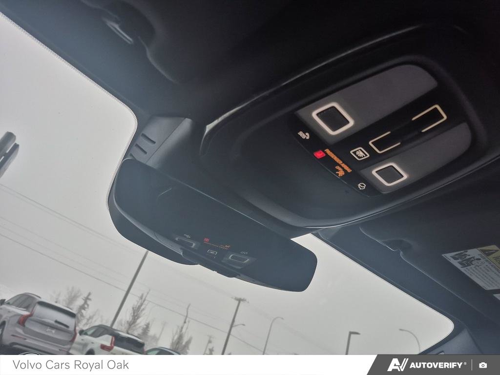 2025 Volvo S60 Plug-In Hybrid Ultra Black Edition-20