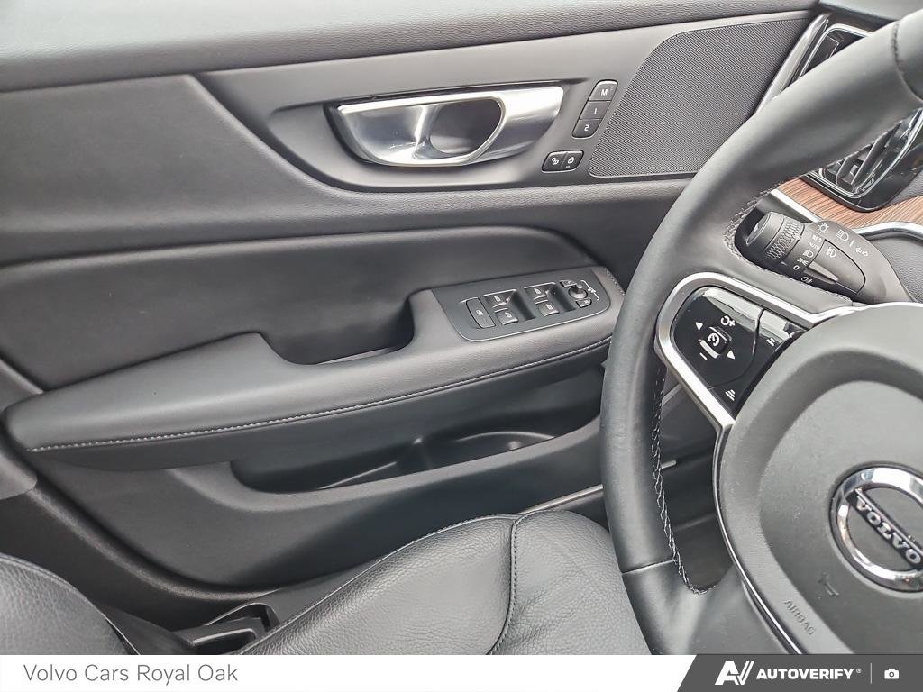 2025 Volvo V60 Cross Country Core-16