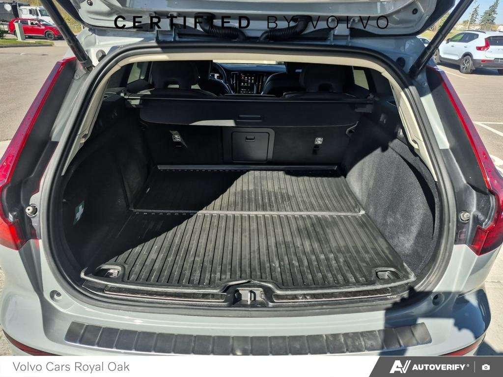 2025 Volvo V60 Cross Country Plus-11