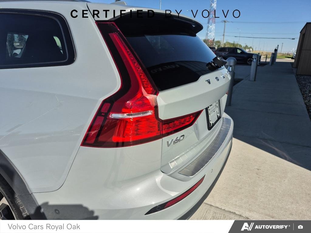 2025 Volvo V60 Cross Country Plus-10