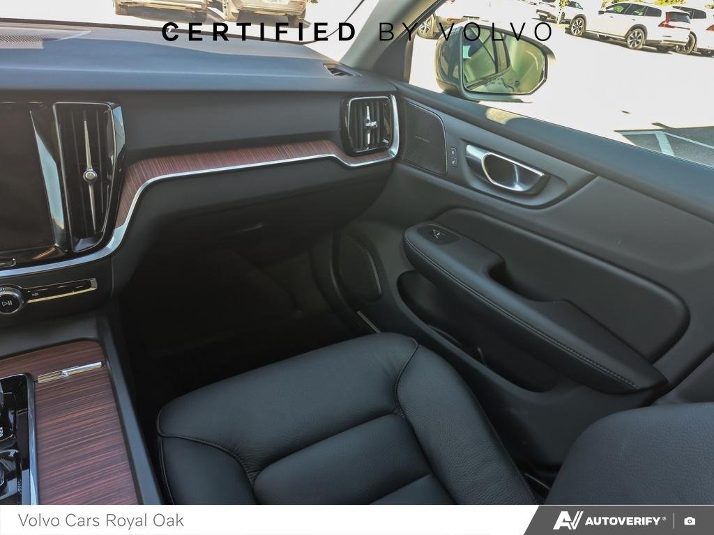 2025 Volvo V60 Cross Country Plus-24