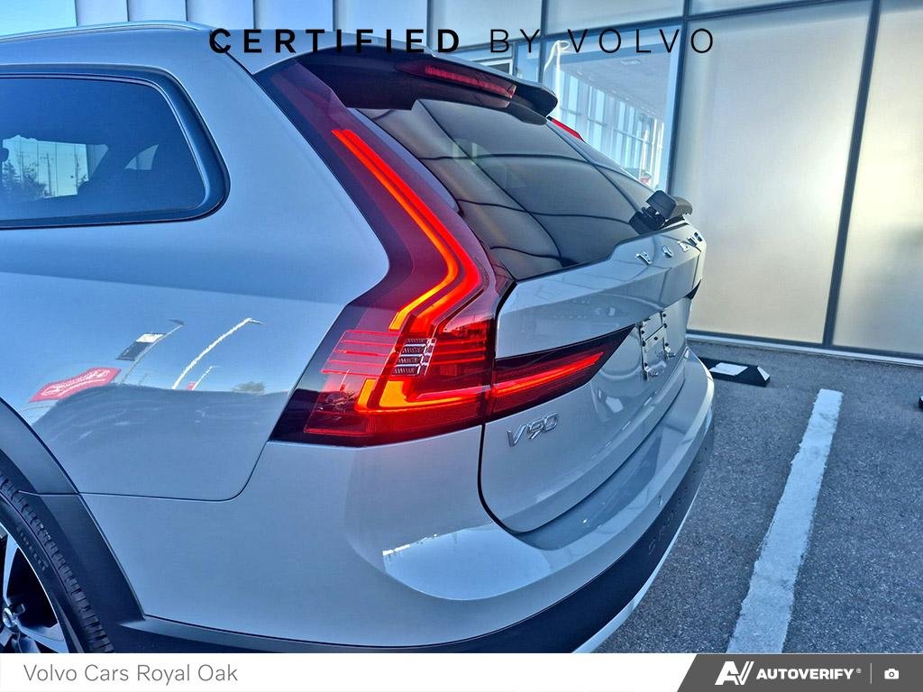 2026 Volvo V90 Cross Country Ultra-10