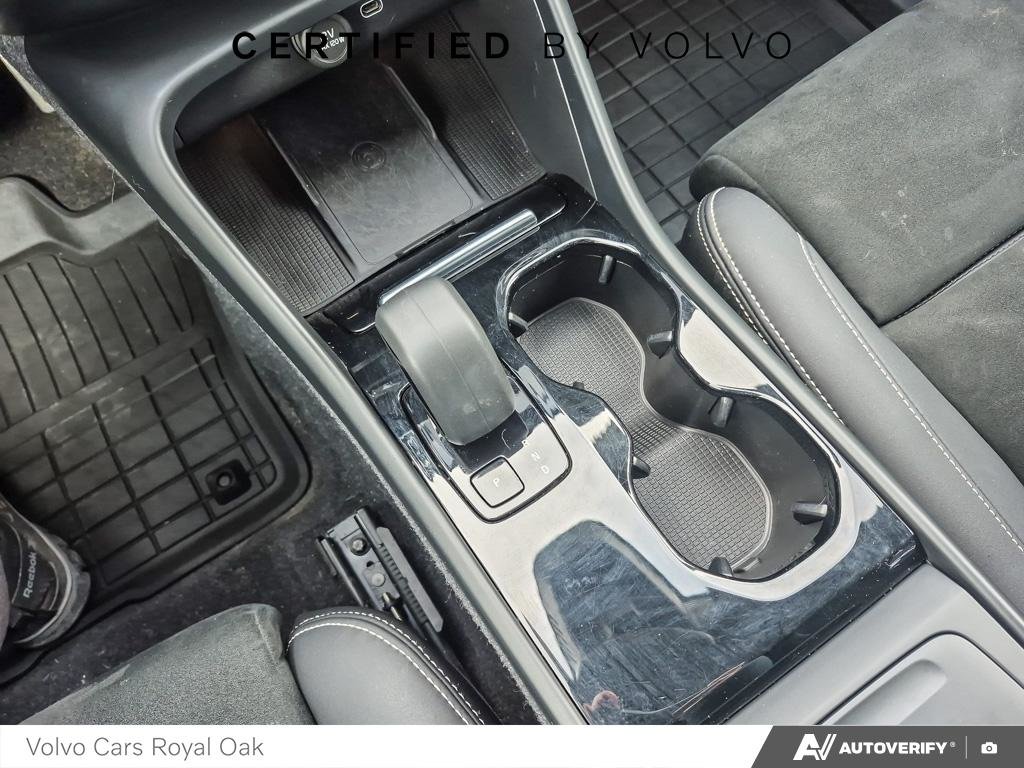 2022 Volvo XC40 Recharge Pure Electric Plus-17