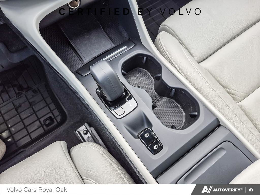 2022 Volvo XC40 Momentum-17