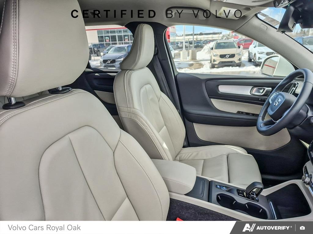 2022 Volvo XC40 Momentum-21