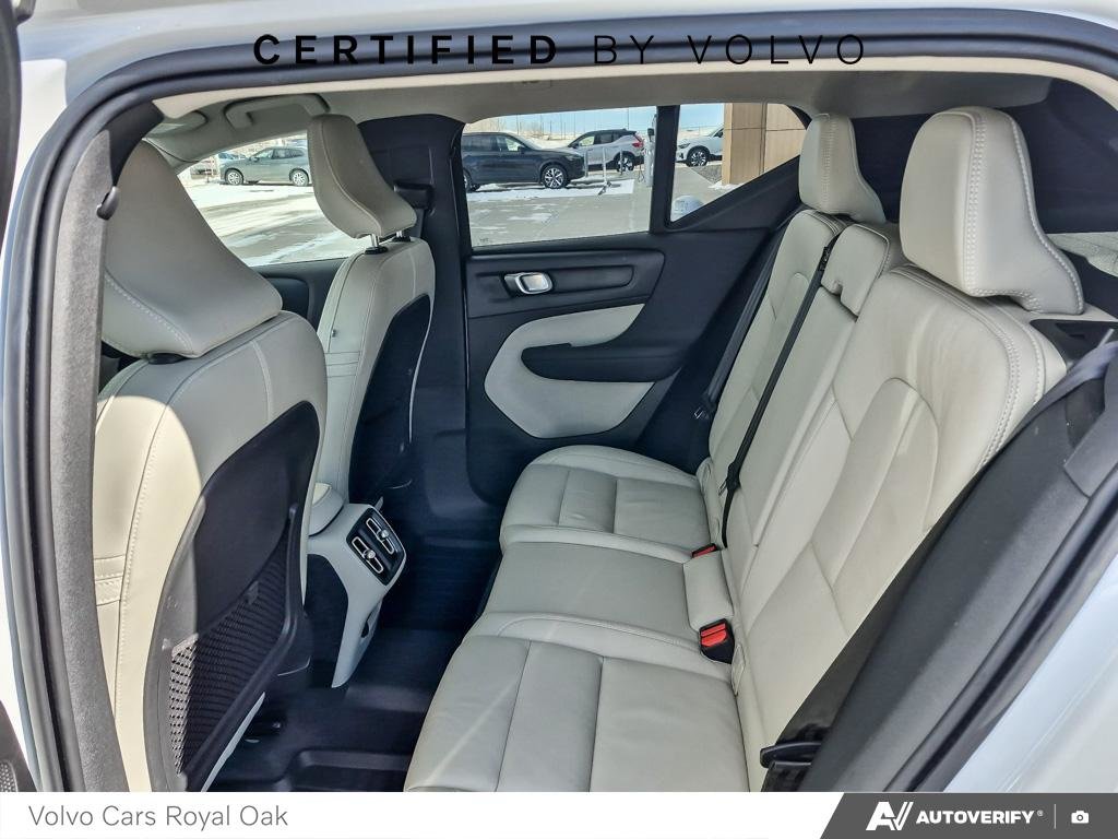 2022 Volvo XC40 Momentum-22