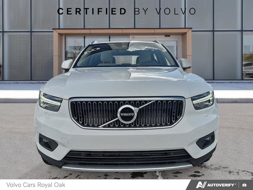 2022 Volvo XC40 Momentum-1