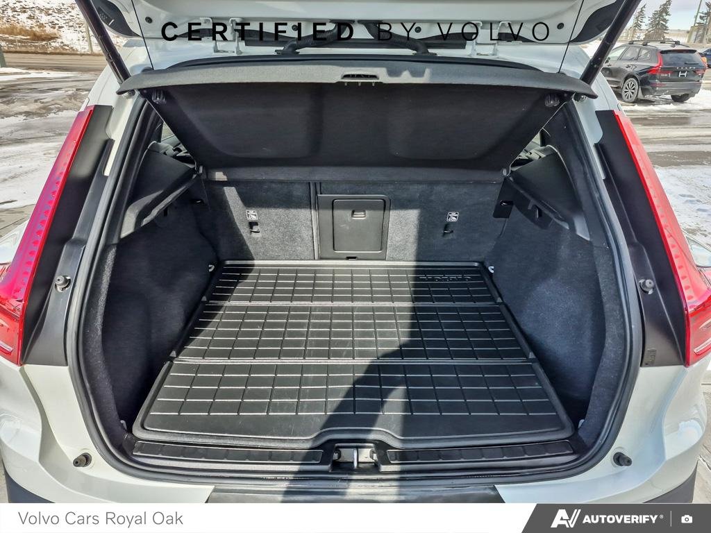 2022 Volvo XC40 Momentum-11