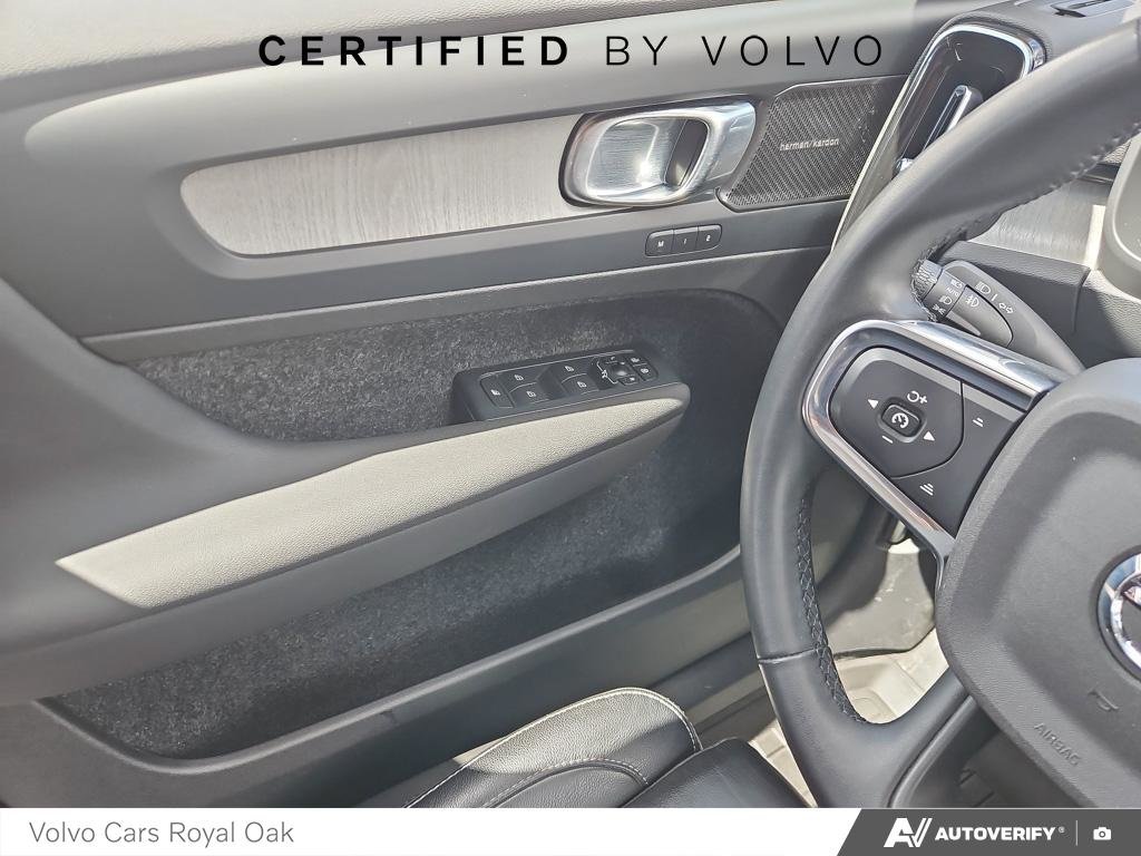 2023 Volvo XC40 Plus Dark Theme-16
