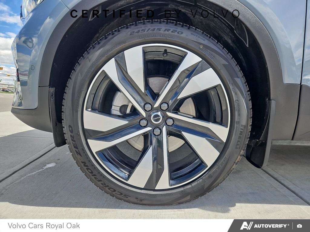 2023 Volvo XC40 Plus Dark Theme-5