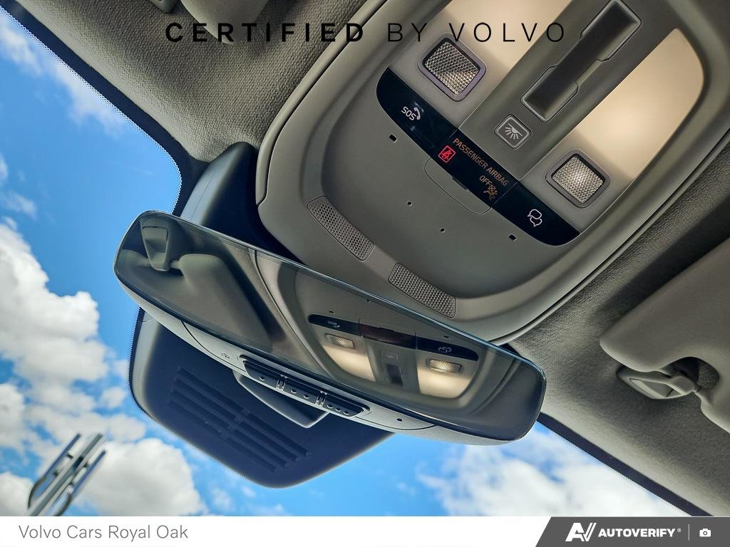 2023 Volvo XC40 Plus Dark Theme-20