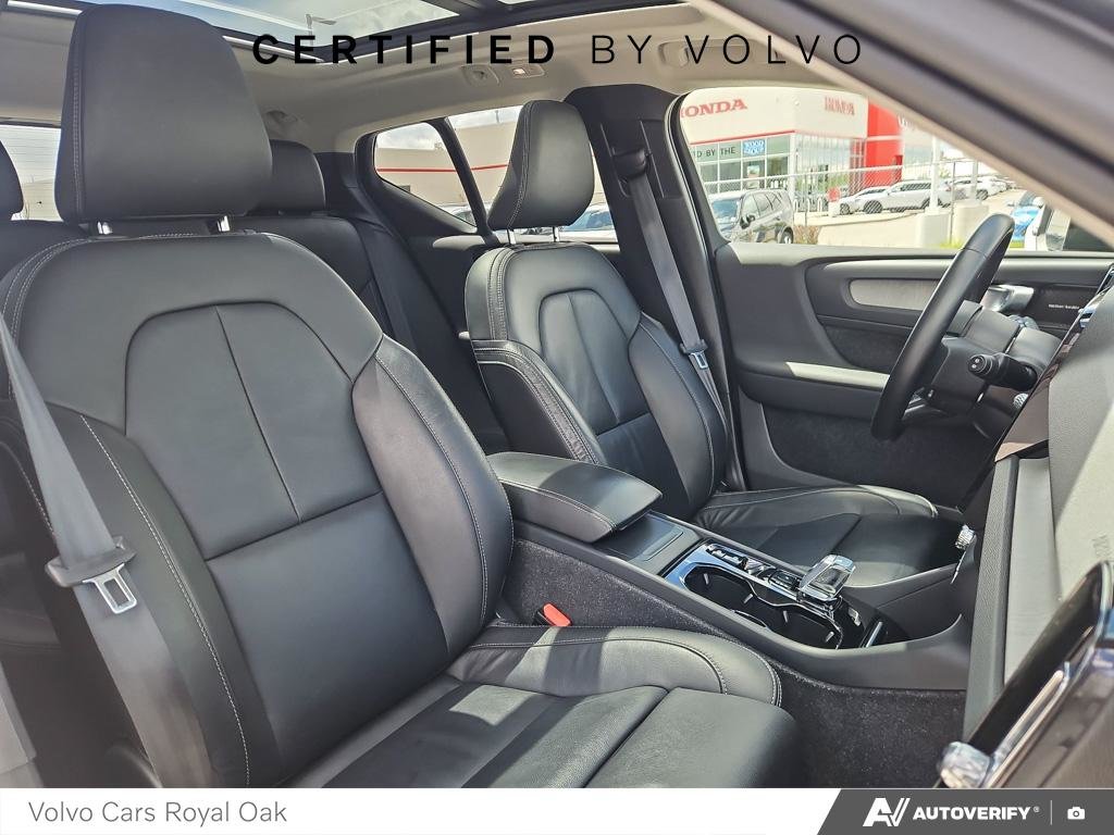 2023 Volvo XC40 Plus Dark Theme-21