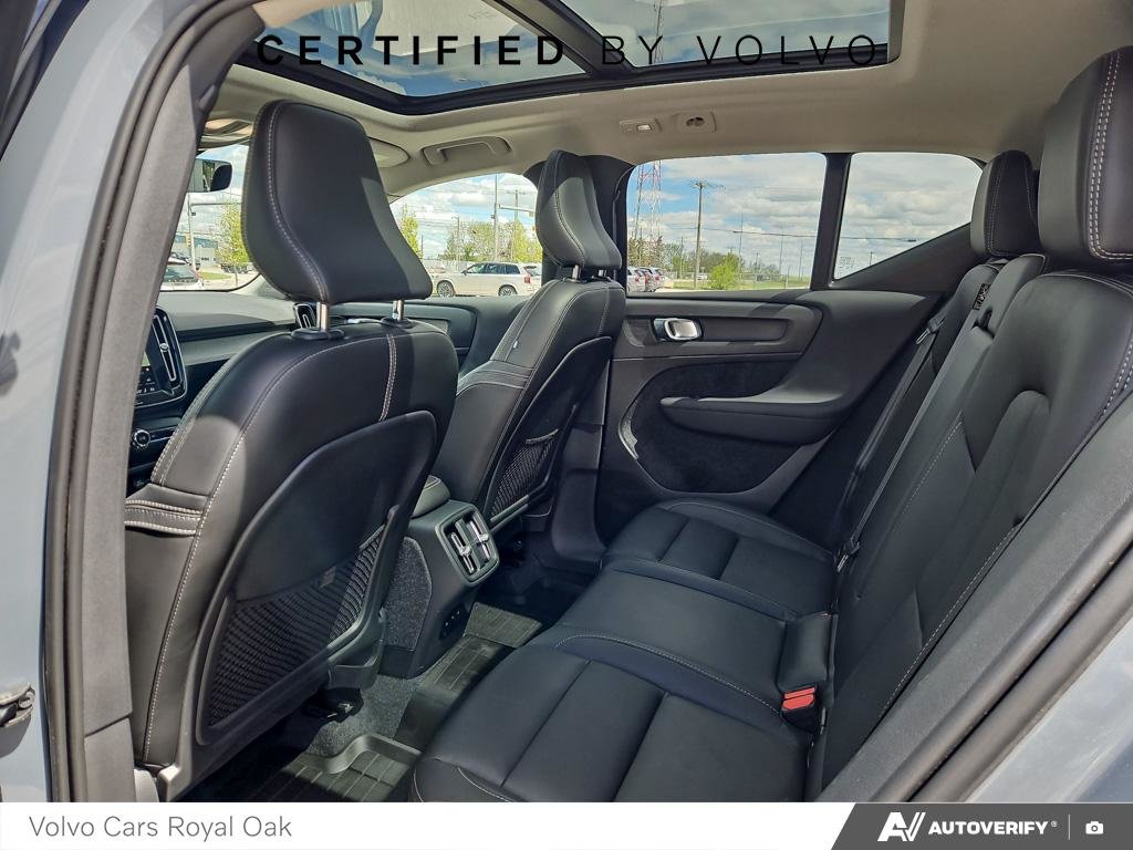 2023 Volvo XC40 Plus Dark Theme-22