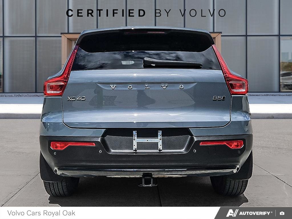 2023 Volvo XC40 Plus Dark Theme-4