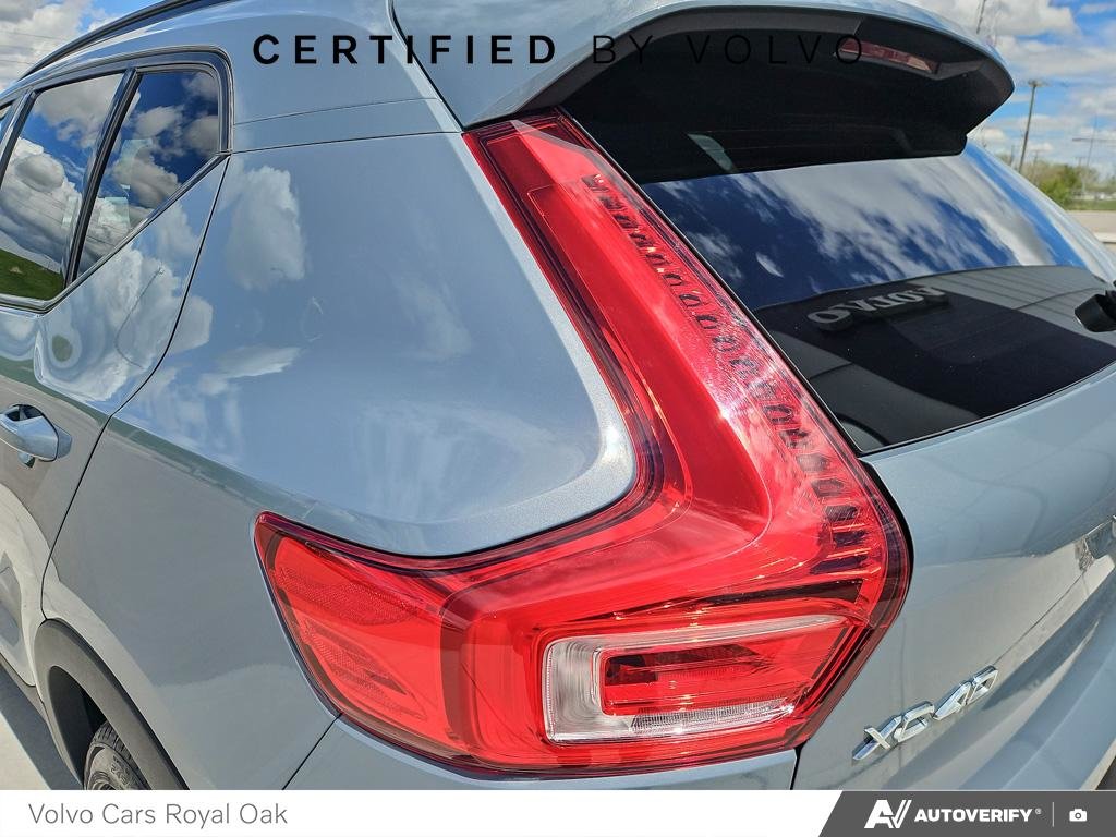 2023 Volvo XC40 Plus Dark Theme-10
