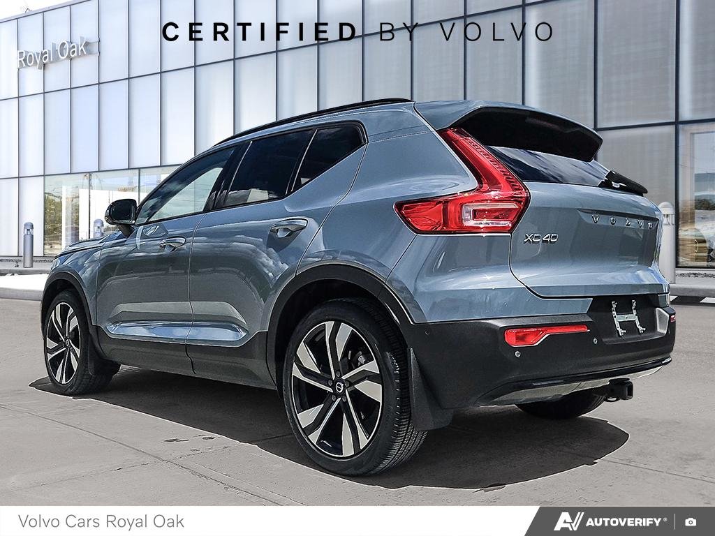 2023 Volvo XC40 Plus Dark Theme-3