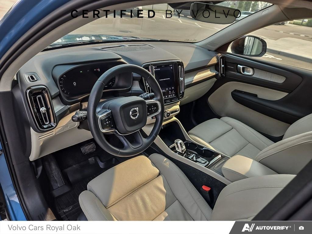 2023 Volvo XC40 Ultimate Dark Theme-12