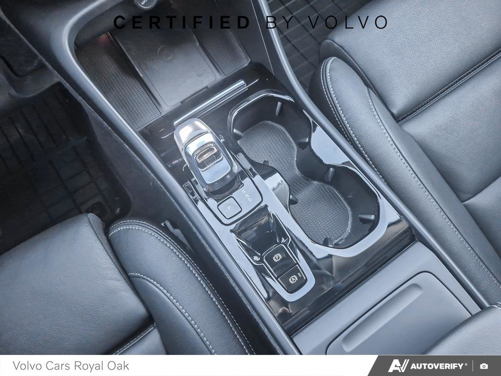 2024 Volvo XC40 Ultimate Bright Theme-17