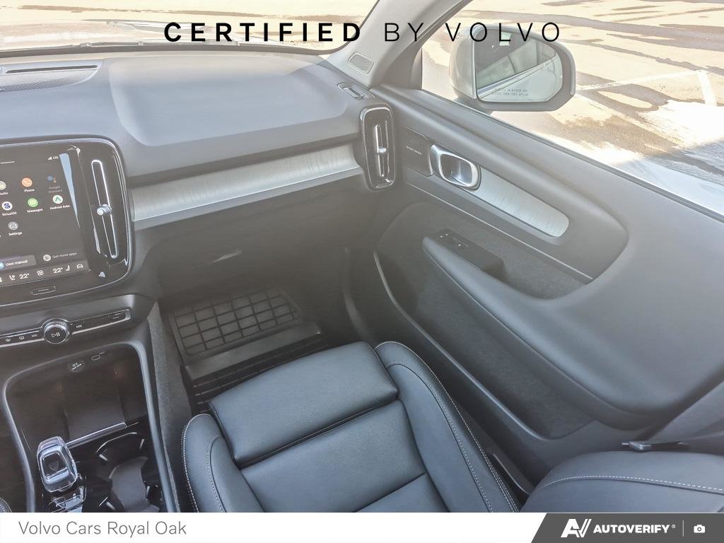 2024 Volvo XC40 Ultimate Bright Theme-24