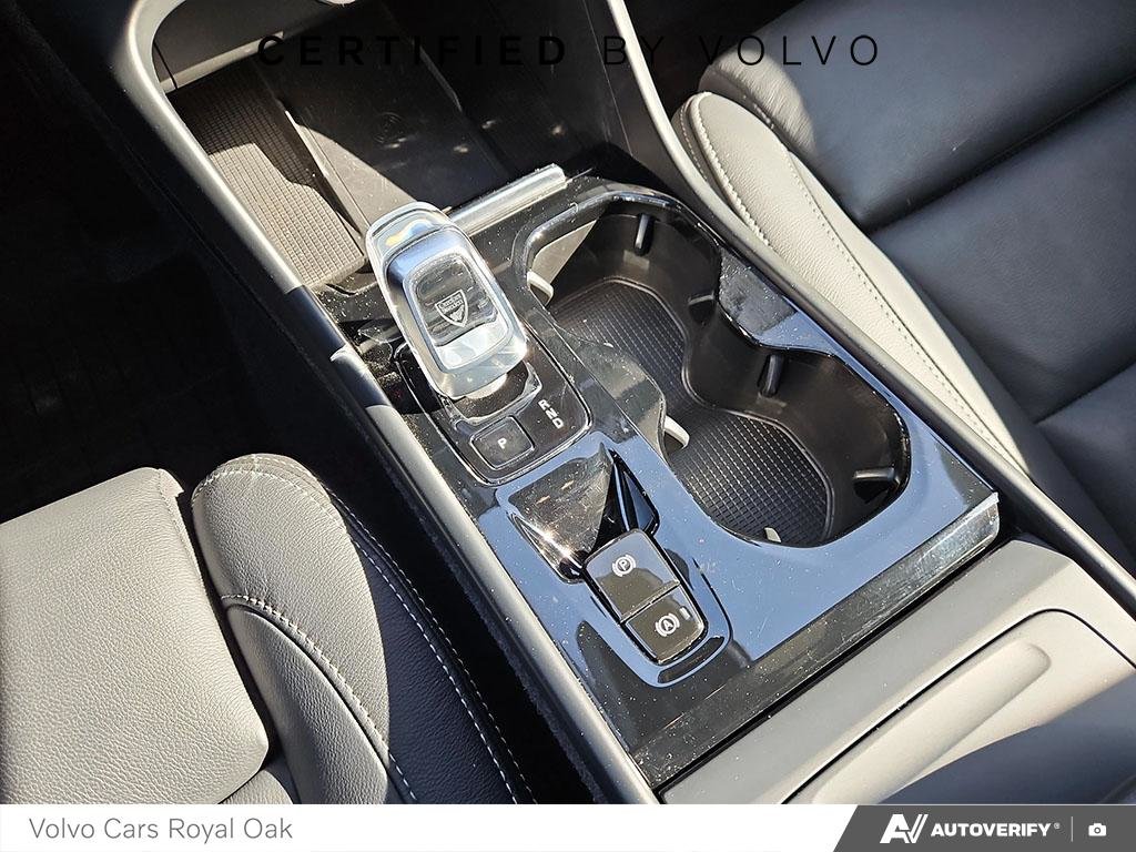 2024 Volvo XC40 Ultimate Dark Theme-17
