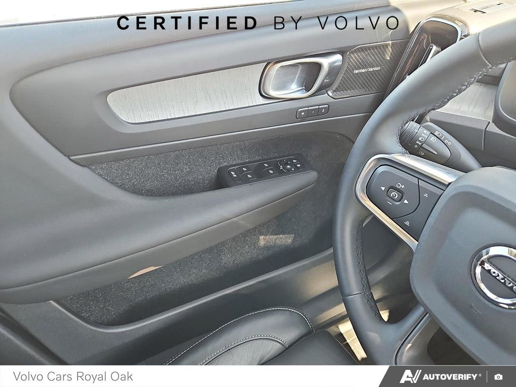 2024 Volvo XC40 Ultimate Dark Theme-16