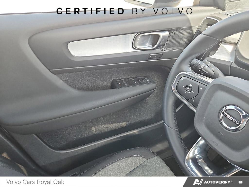 2024 Volvo XC40 Core Dark Theme-16