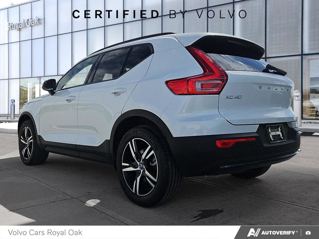 2024 Volvo XC40 Core Dark Theme-3