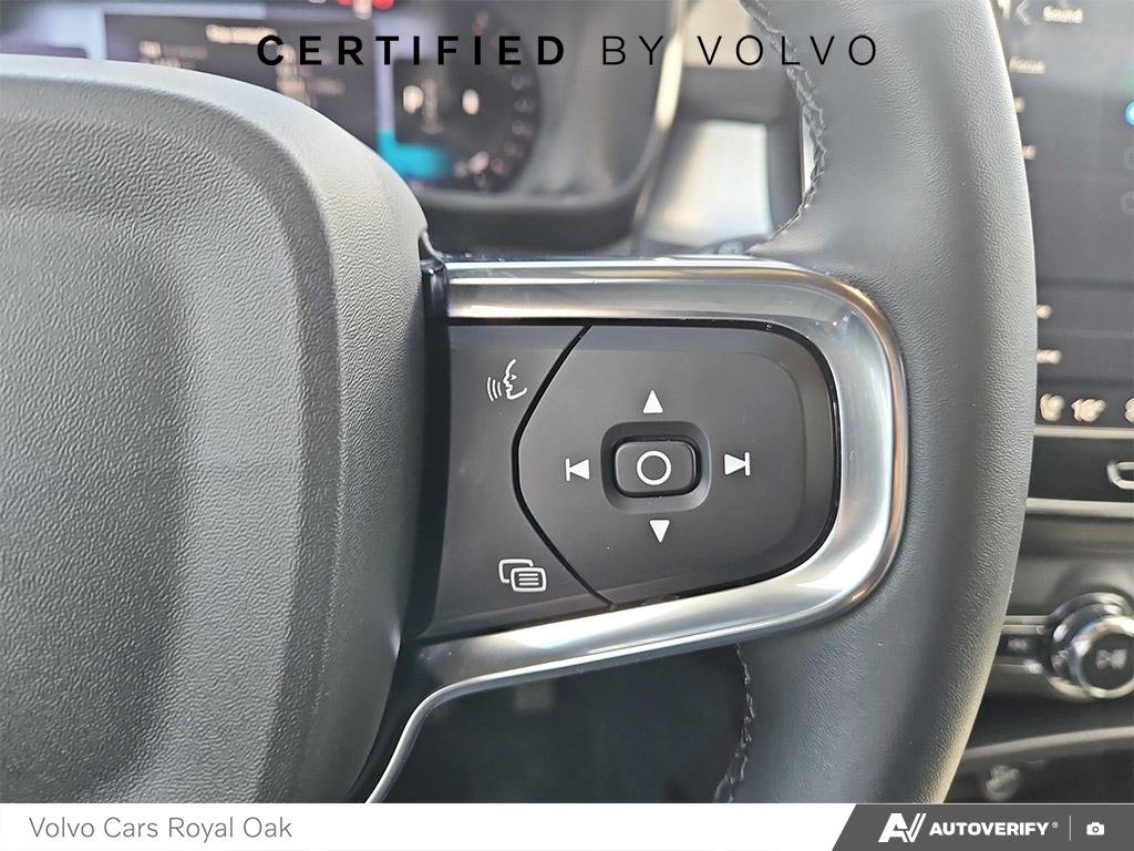 2024 Volvo XC40 Core Dark Theme-15