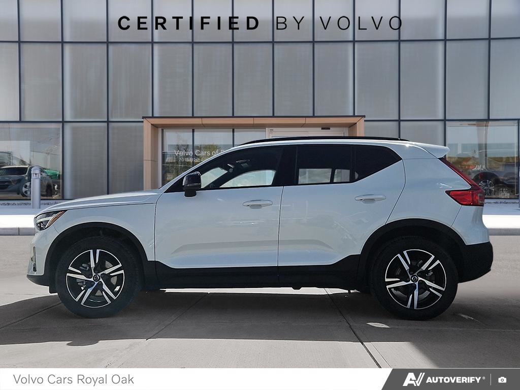 2024 Volvo XC40 Core Dark Theme-2