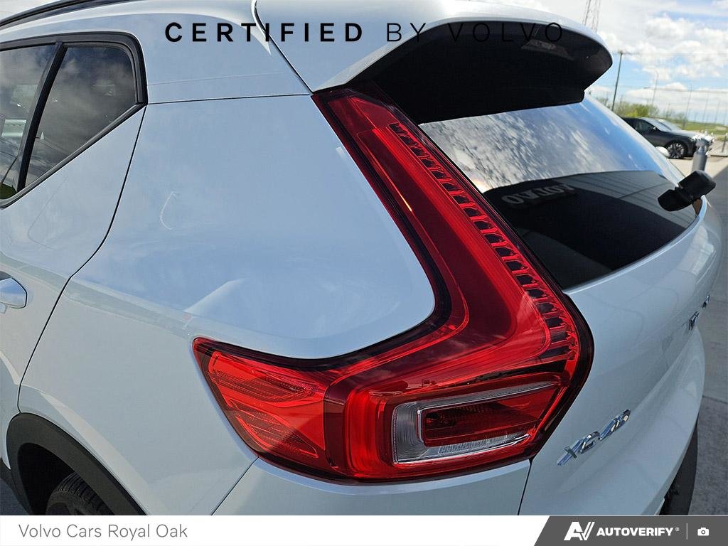 2024 Volvo XC40 Core Dark Theme-10