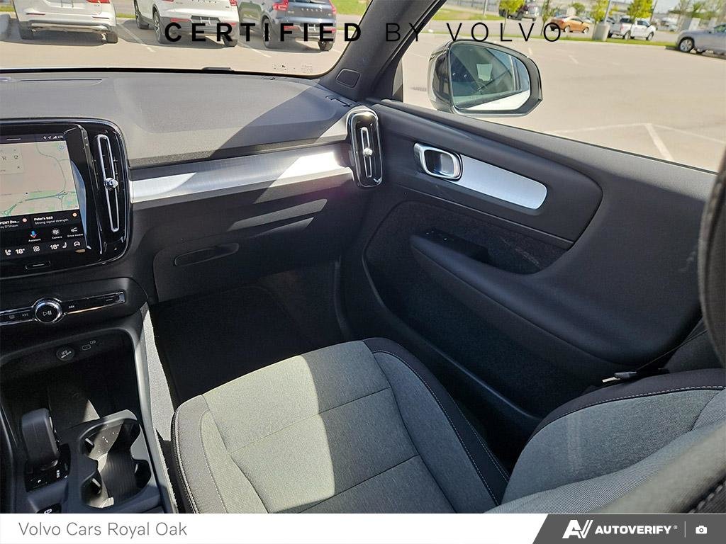 2024 Volvo XC40 Core Dark Theme-23