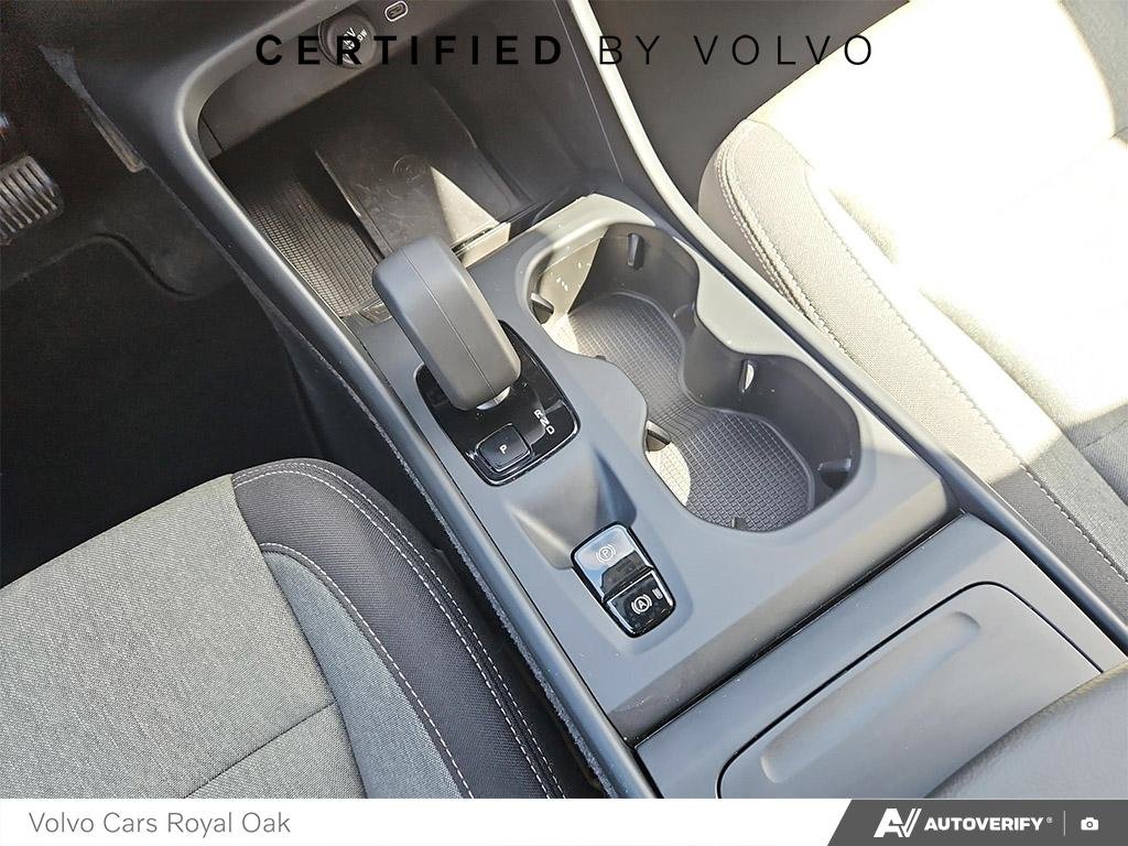 2024 Volvo XC40 Core Dark Theme-19
